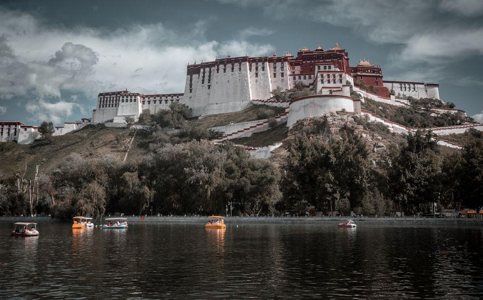 Lhasa Travel Guide: Roof of the World & Tibetan Buddhism