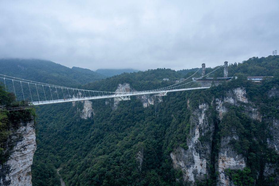 Zhangjiajie Glass Bridge (张家界玻璃桥)