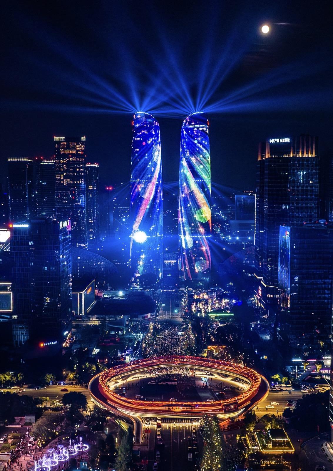 Chengdu Travel Guide: Pandas, Hot Pot and Teahouse Afternoons