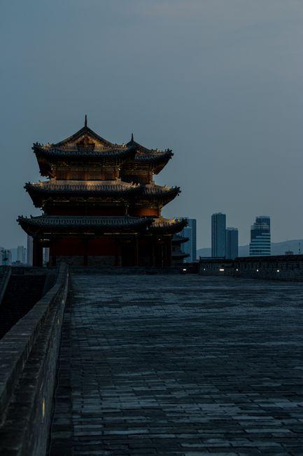 Ancient City Wall (大同古城墙)
