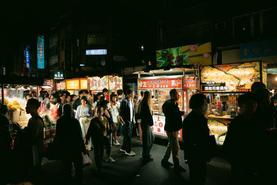 Dunhuang Night Market (敦煌夜市)