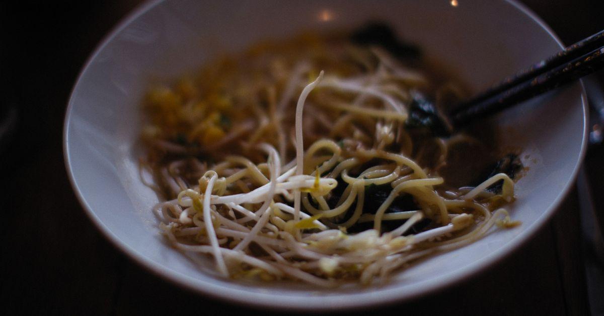 Knife-Cut Noodles (刀削面)