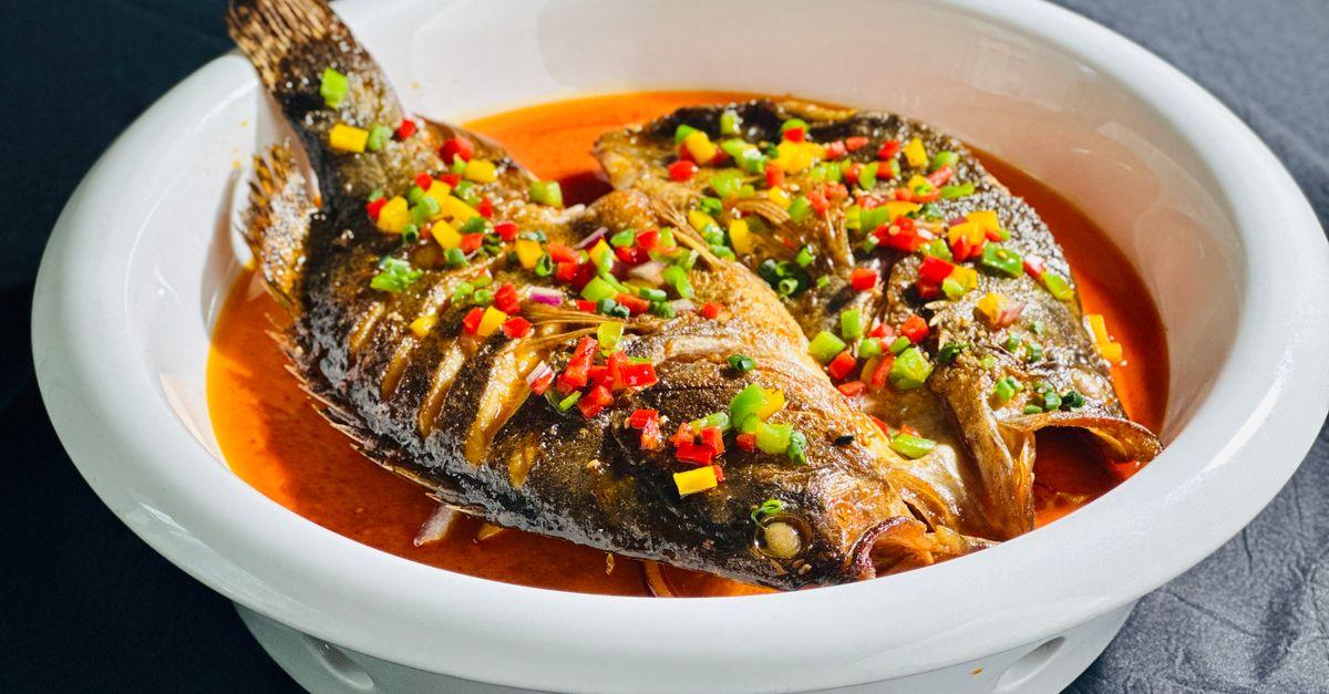 Steamed Fish Head with Chopped Chili (剁椒鱼头)