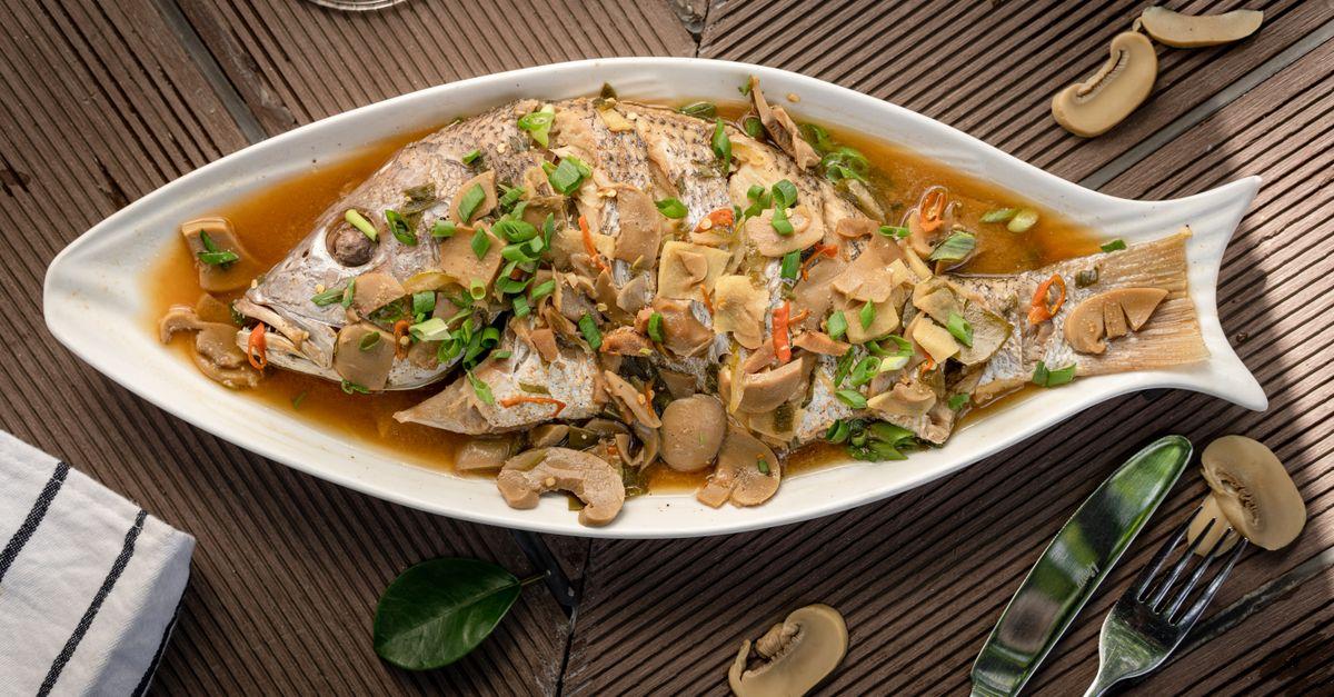 Steamed White Fish (清蒸白鱼)