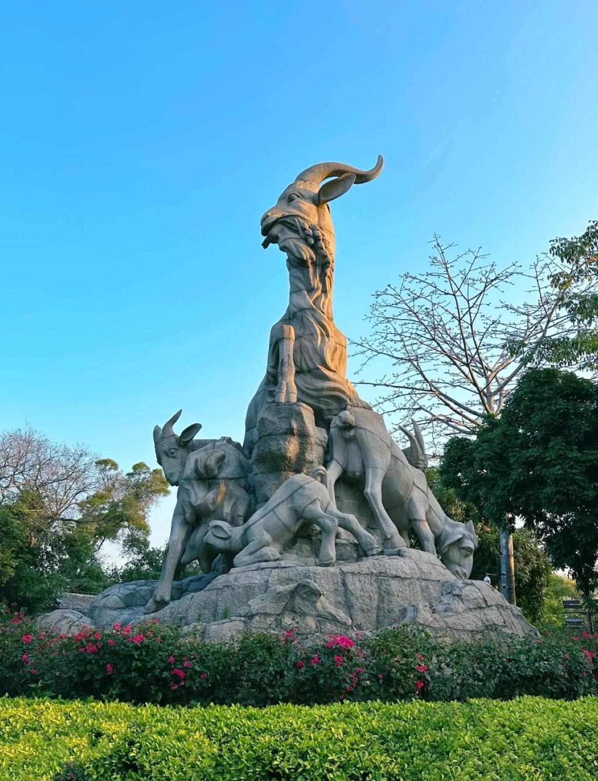 Yuexiu Park: Five Rams Statue and the Ming City Wall