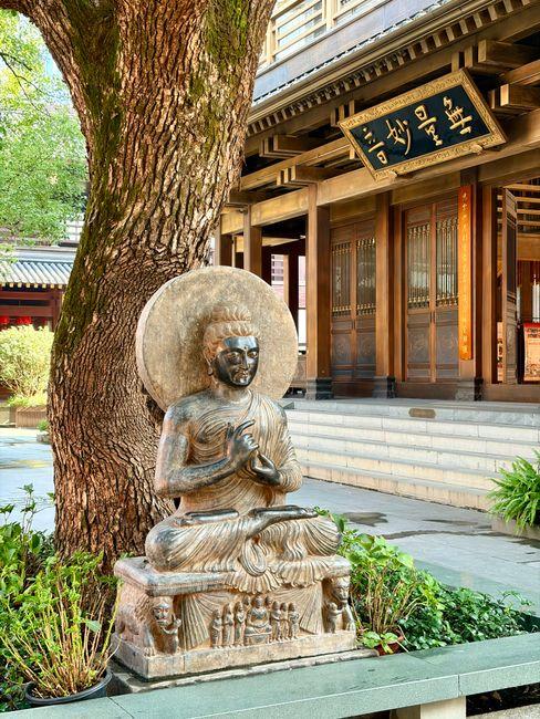 Lingyin Temple (灵隐寺)