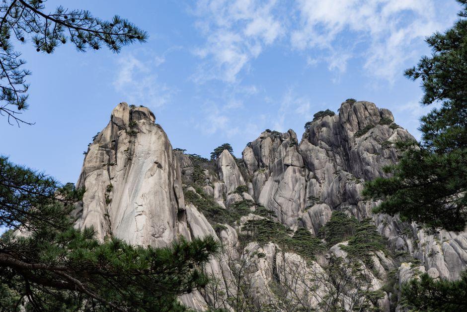 Huangshan Travel Guide: Yellow Mountain & Hot Springs