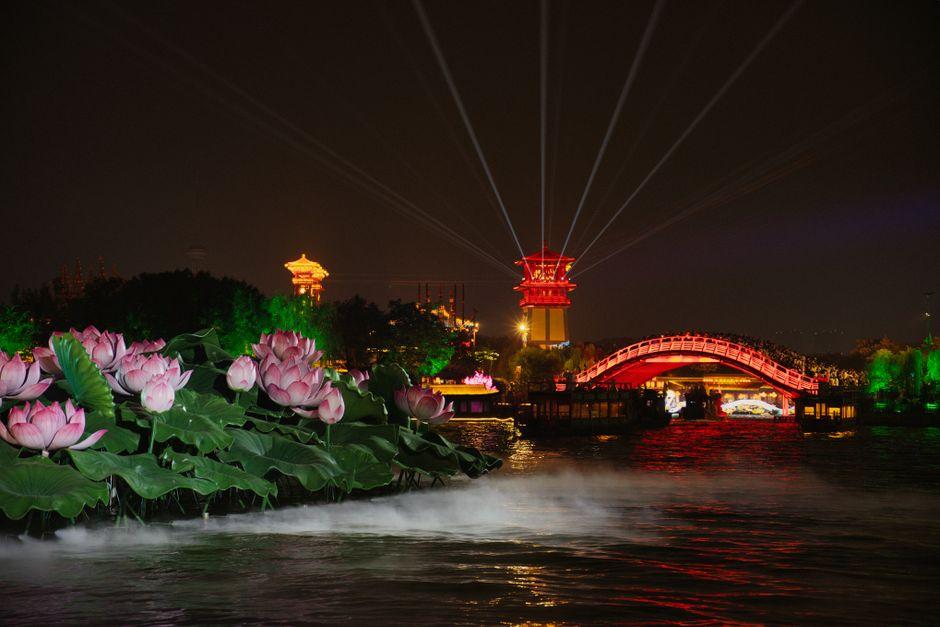 Qingming Riverside Garden (清明上河园)