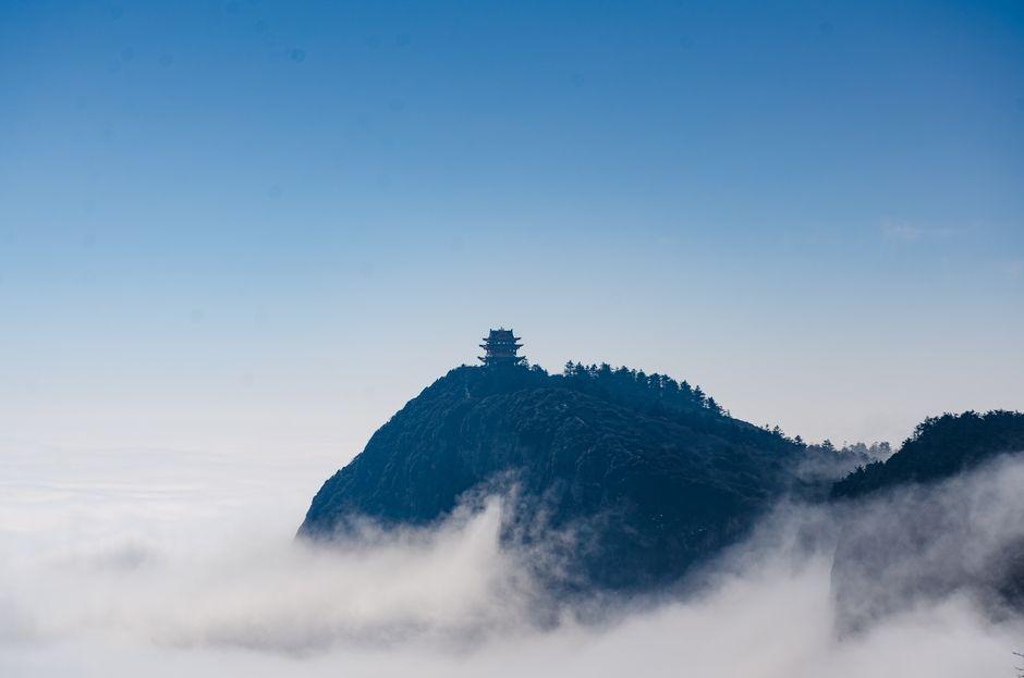 Mount Emei (峨眉山)