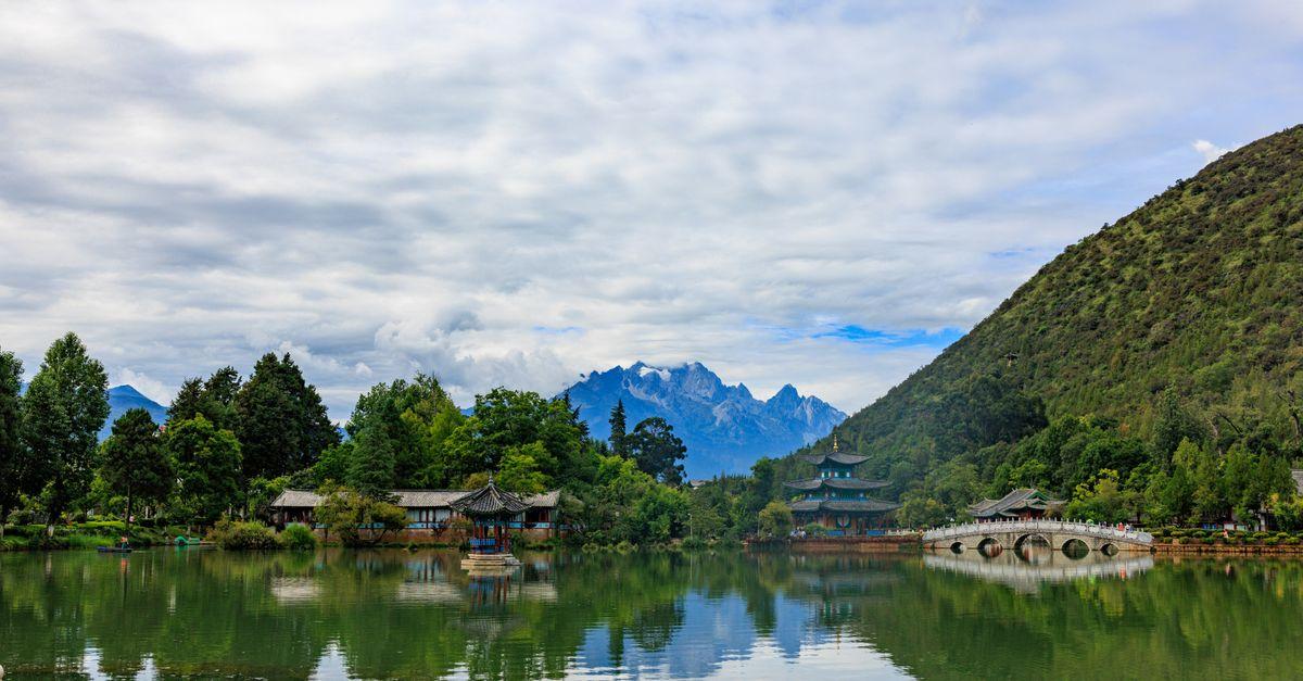 Black Dragon Pool Park (黑龙潭)