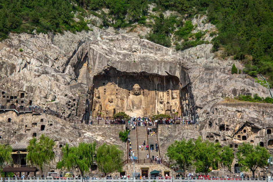 Longmen Grottoes (龙门石窟)