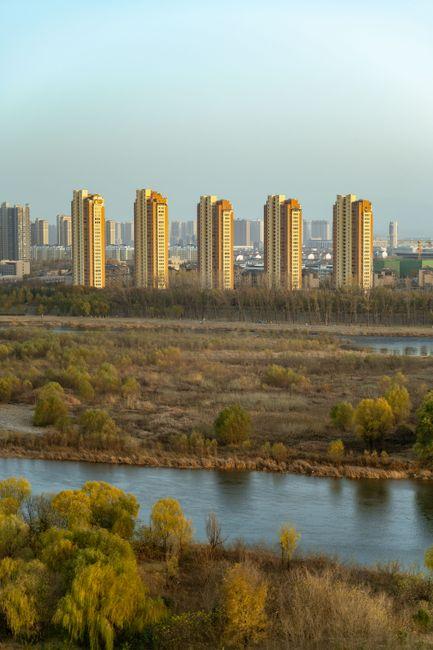 Luoyang Travel Guide: Longmen Grottoes & Peony City