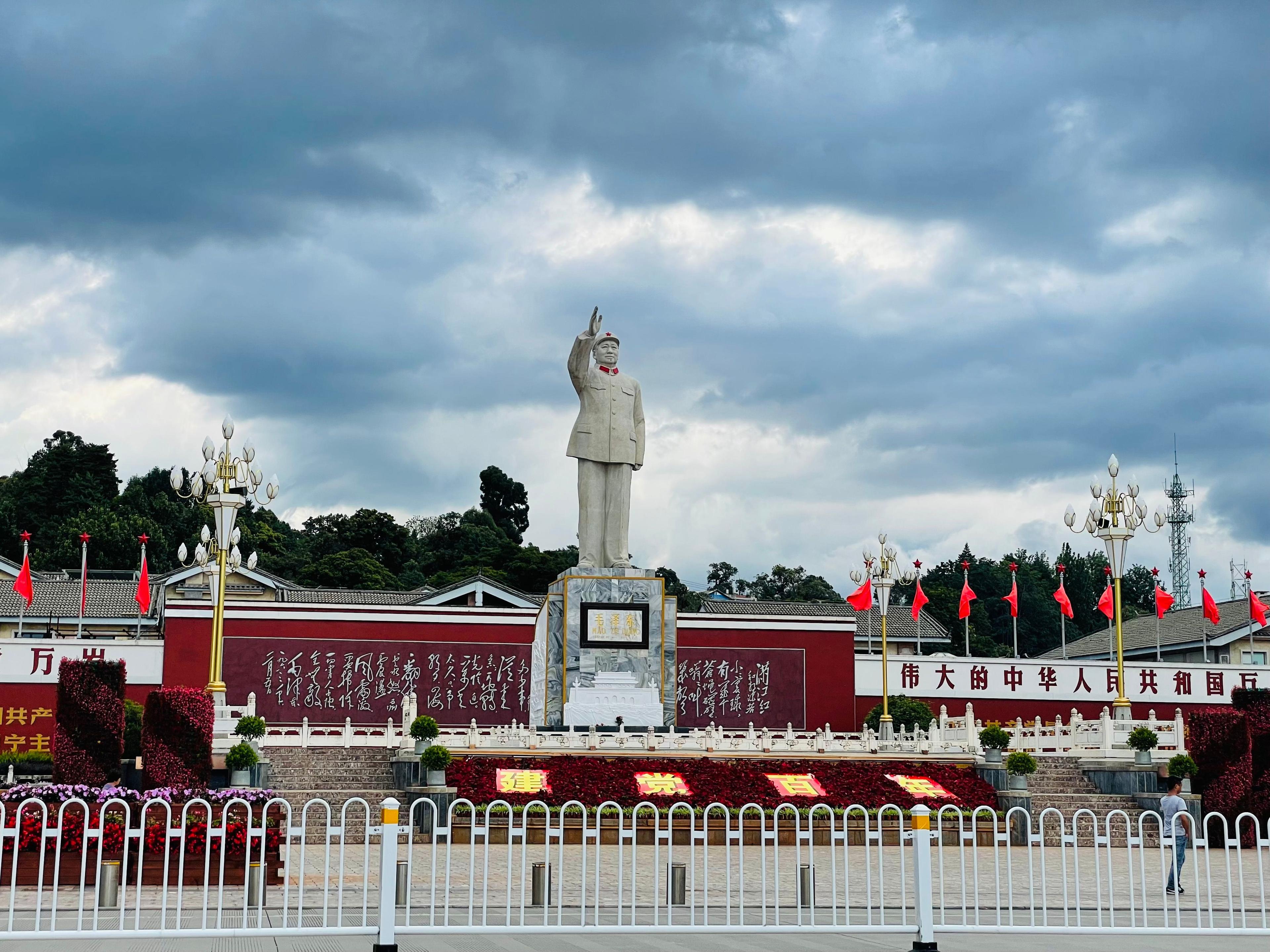 Bayi Square (八一广场)