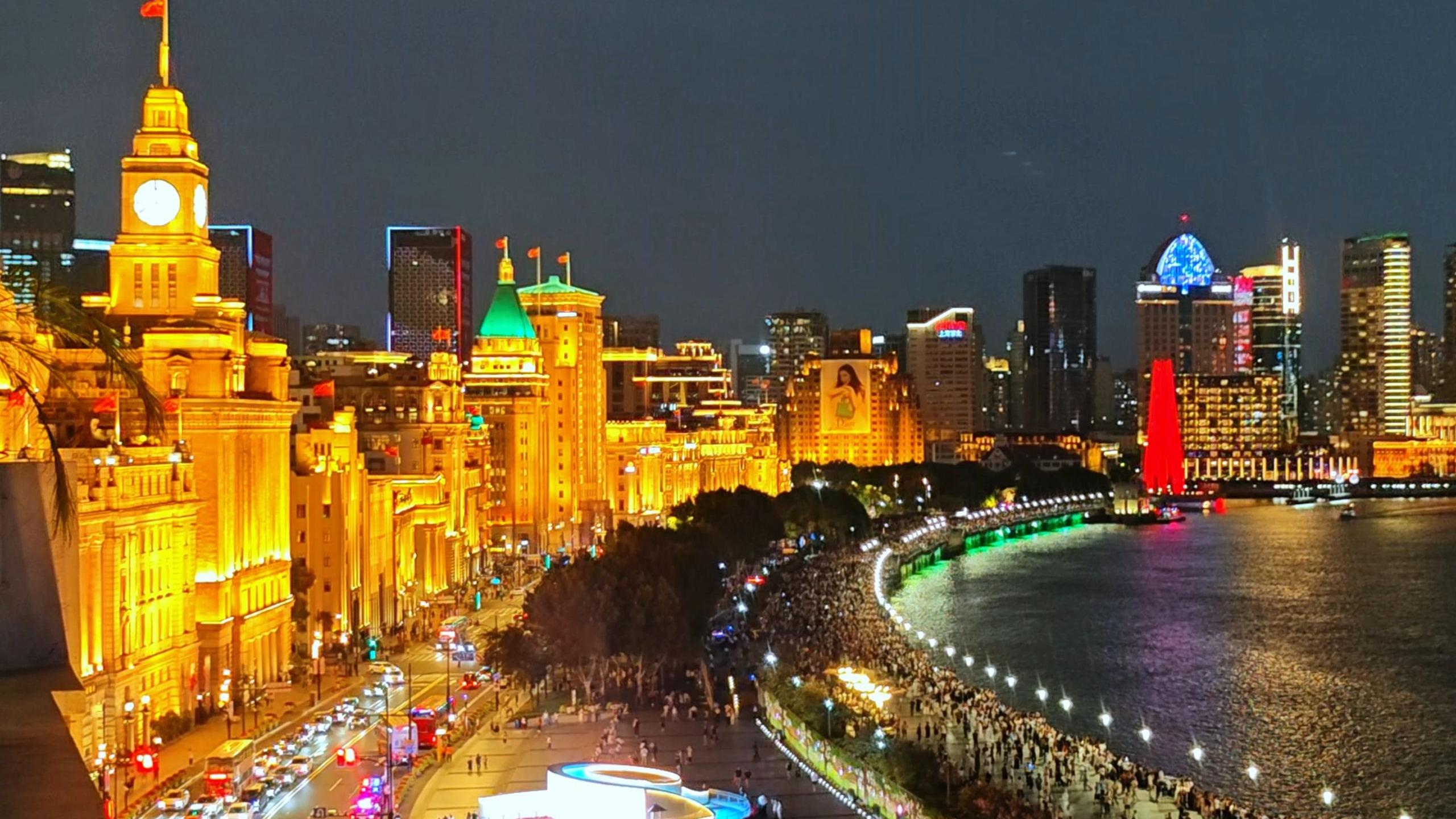 The Bund & Pudong Skyline (外滩)
