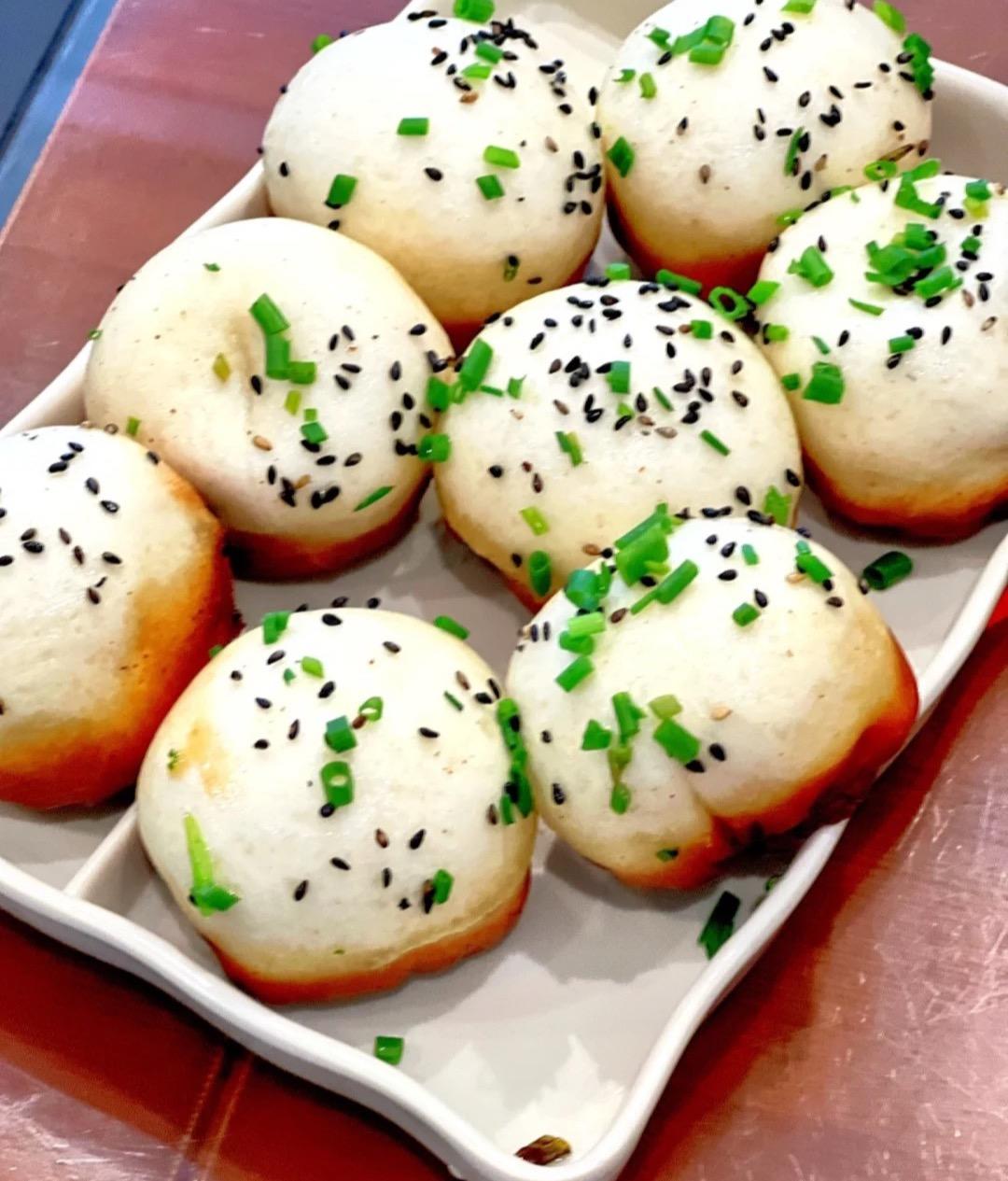 Yang's Dumplings: Shengjian Pork Buns, Crisp-Bottomed