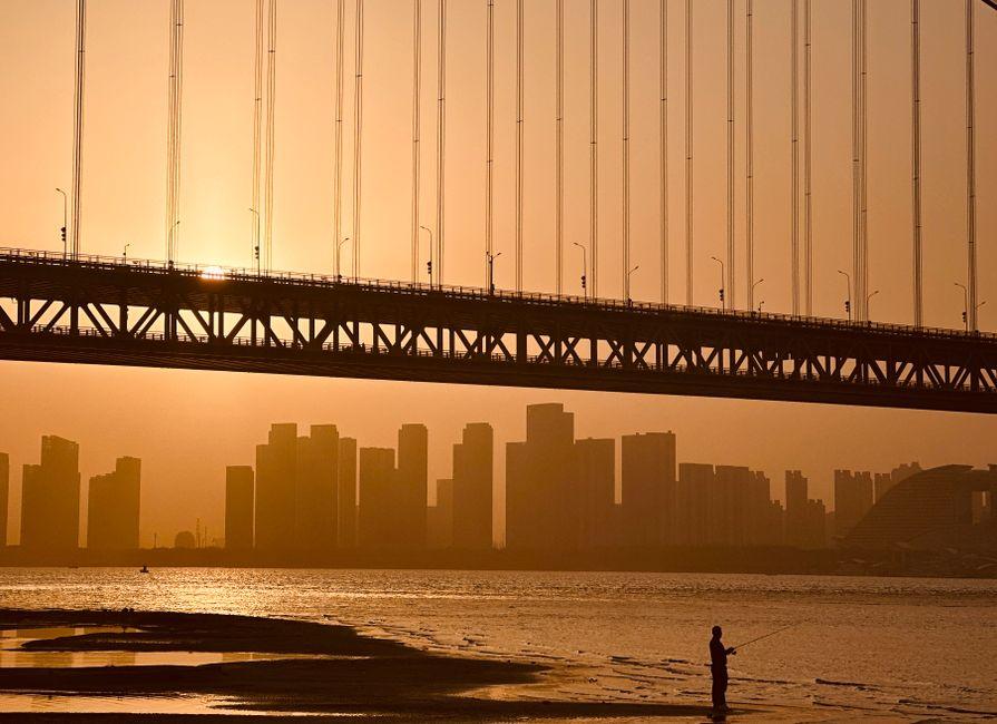 Wuhan Travel Guide: Yellow Crane Tower & Hot Dry Noodles