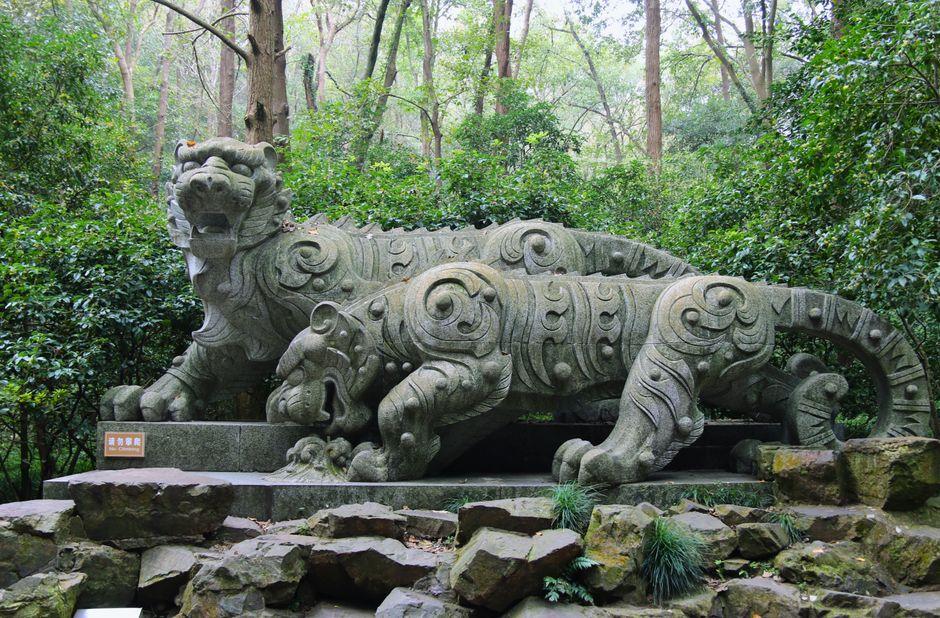 Tiger Roar Peak (虎啸岩)