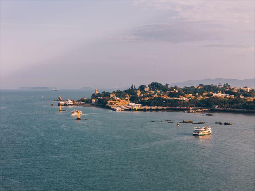 Xiamen Travel Guide: Gulangyu Island, Coastal Vibes & Minnan Culture