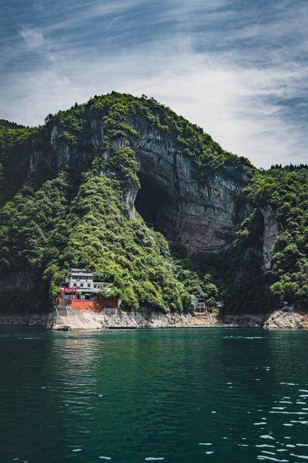 Yichang Travel Guide: Gateway to the Three Gorges